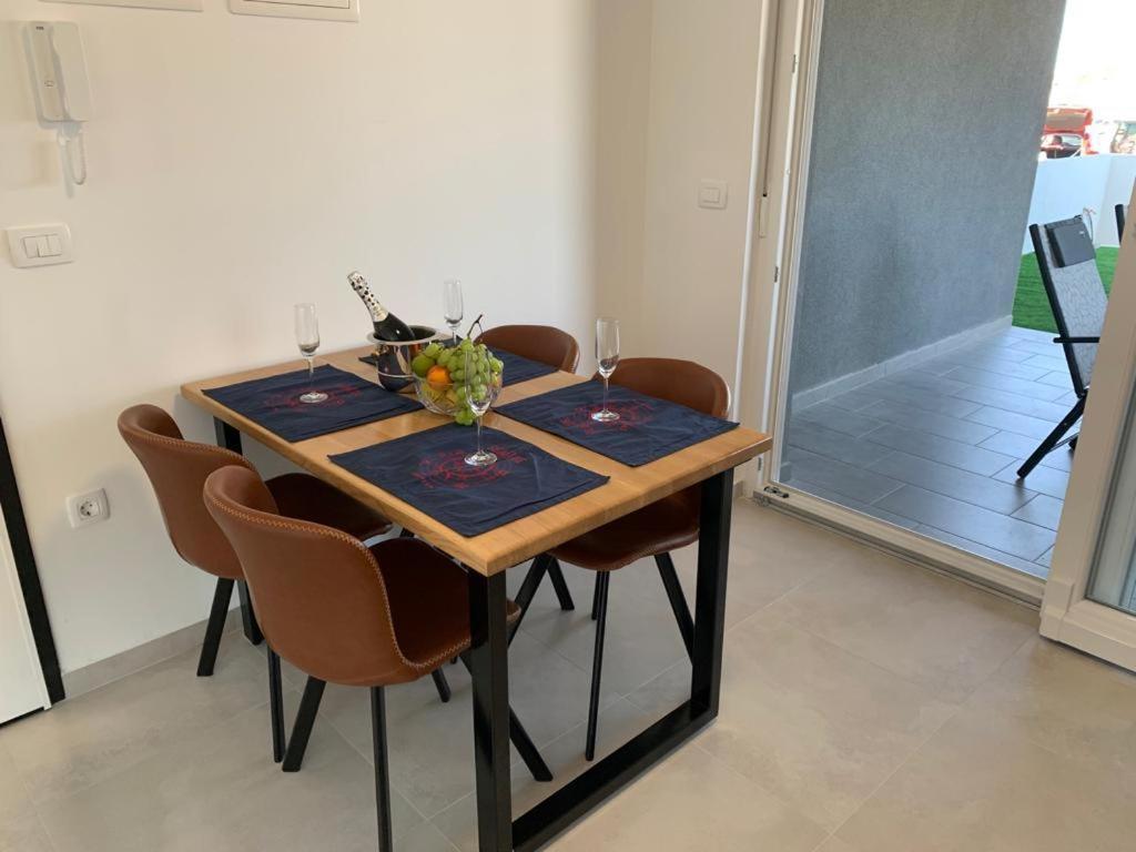 Apartmani Sunside 닌 외부 사진