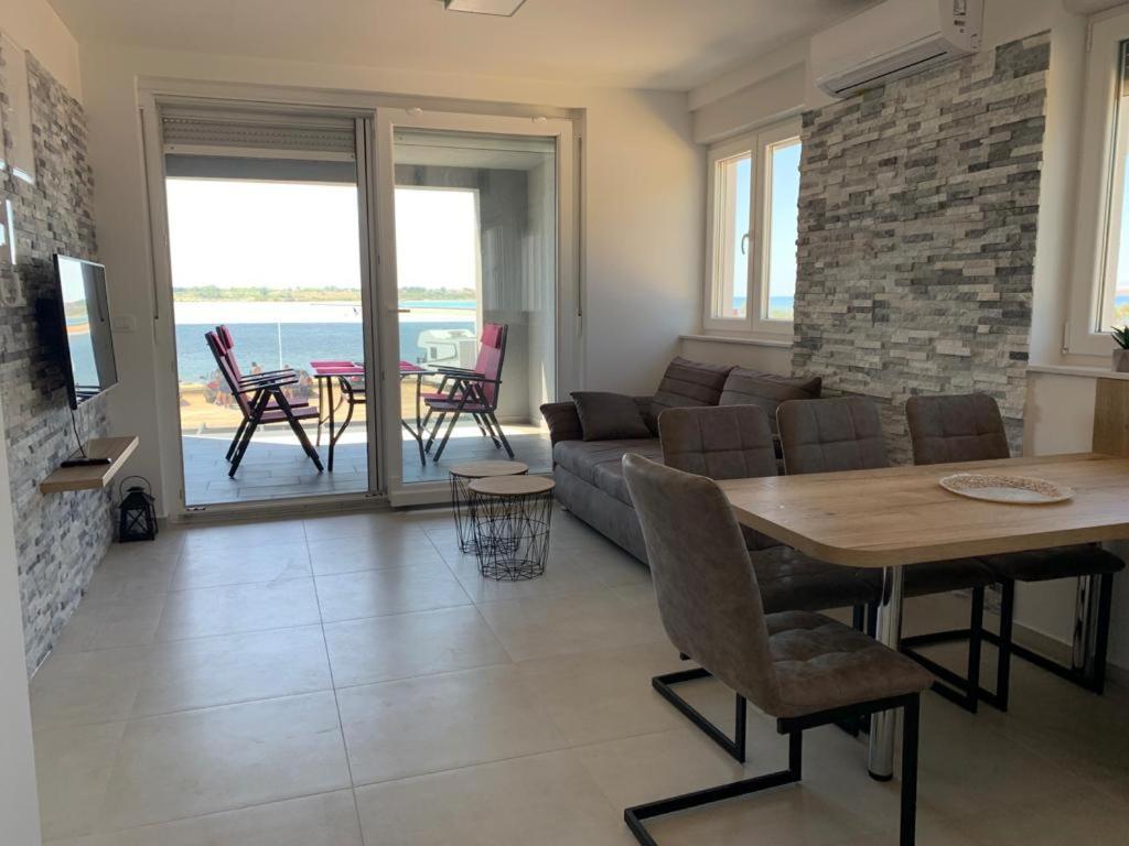 Apartmani Sunside 닌 외부 사진